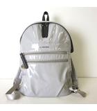 プリュイ リュックサック デイパッグ エナメル ロゴ ライトグレー かばん 鞄 カバン