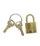 ルイヴィトン LOUIS VUITTON チャーム カデナ 錠前 刻印 鍵付き ロゴ ゴールド色 ■GY11 /MQ ■OH