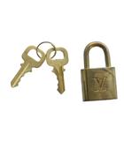 ルイヴィトン LOUIS VUITTON チャーム キーホルダー ストラップ ロゴ 南京錠 鍵 ゴールド色 ■GY18 /MQ ■OH