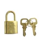 ルイヴィトン LOUIS VUITTON チャーム キーホルダー ストラップ ロゴ 南京錠 鍵 ゴールド色 ■GY18 /MQ ■OH