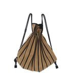 イッセイミヤケ ISSEY MIYAKE リュックサック デイパック プリーツ 巾着バッグ ベージュ 黒 ブラック