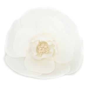 CHANEL シャネル♥　カメリアピンブローチ　ホワイト刻印有り CHANEL シャネル♥ カメリアピンブローチ ホワイト刻印有り