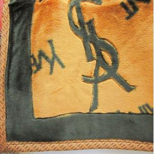 イヴ・サンローラン　ニューマイヤー毛布 ブランケット　総ロゴ　ブラウン 未使用品】イブサンローラン YSL ニューマイヤー毛布 ブラウン