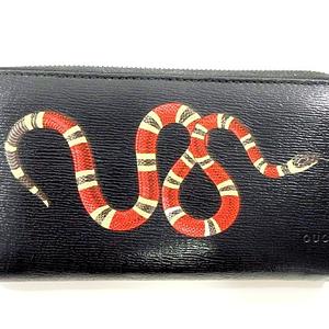 GUCCI キングスネーク　ラウンドファスナー長財布 GUCCIキングスネークプリント ラウンドジップロングウォレット