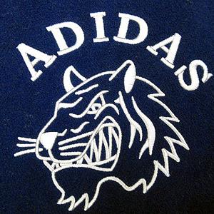 アディダスオリジナルス adidas originals ウール混 ワッペン デザイン