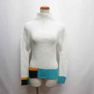 美品✨ISSEY MIYAKE ハイネック プリーツカットソー 長袖 イエロー 美品✨ISSEY MIYAKE ハイネック プリーツカットソー 長袖 イエロー