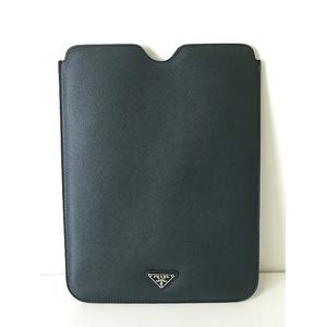 プラダ　PRADA　タブレットケース　iPadケース　サフィアーノ　三角ロゴ プラダ PRADA ipadケース タブレットケース レザー 三角 ロゴプレート