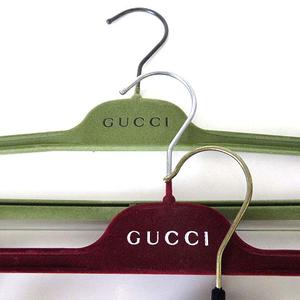 グッチ GUCCI ルイヴィトン LOUIS VUITTON パンツハンガー スカートハンガー ロゴ 3本セット ベロア ベルベット 緑 赤 紺 ブランド小物 クローゼット 収納品 その他