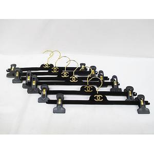 シャネルハンガー・ボトムスハンガー（正規品） CHANEL（押し入れ収納/ハンガー）のフリマアイテム一覧