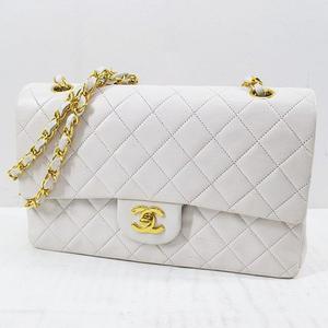 CHANEL キルティングポーチ ホワイト 即日発送CHANELホワイト キルティング ショルダーバッグ - メルカリ