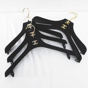 シャネル CHANEL ハンガー 5本セット 黒系 ブラック ベロア CCマーク 