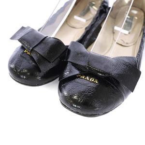 プラダ　フラットパンプス　リボン　バレエシューズ　ブラック　エナメル PRADA ブラック フラットシューズ リボン付き プラダ PRADA
