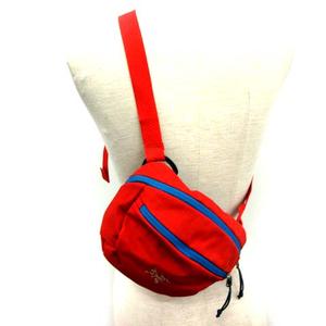 レア品廃盤 ARC'TERYX　アークテリクス　ショルダーバッグ 　レッド　赤 レア品廃盤 ARC'TERYX アークテリクス ショルダーバッグ レッド