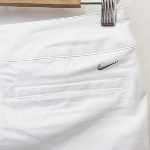 未使用　訳あり　NIKE GOLF　ナイキゴルフ　DRY-FIT 　ゴルフウェア　ハーフパンツ　ホワイト 　レディース4　価格8,000円（税別） 未使用品 ナイキゴルフ NIKE GOLF ウエア パンツ ハーフパンツ