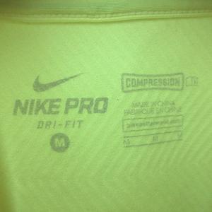 ナイキ NIKE PRO スポーツウエア コンプレッションウエア シャツ ハイネック 長袖 黄 緑 黒 イエロー グリーン ブラック M メンズ