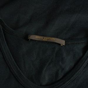 ルイヴィトン LOUIS VUITTON エンボスロゴ ポケット Tシャツ カットソー 半袖 S ブラック 黒 RM092M MPJR11JDO 国内正規 メンズ