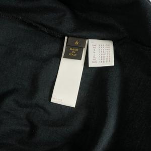 ルイヴィトン LOUIS VUITTON エンボスロゴ ポケット Tシャツ カットソー 半袖 S ブラック 黒 RM092M MPJR11JDO 国内正規 メンズ