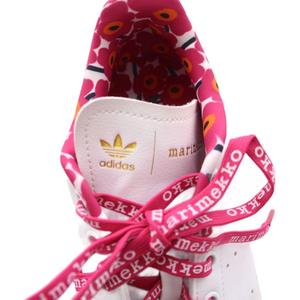 【廃盤／人気完売】adidas MARIMEKKO ウニッコ レディースM 廃盤／人気完売／新品】アディダス × マリメッコ コラボキャップ