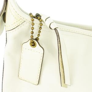 COACHホワイトレザーショルダーバッグ コーチ COACH ショルダーバッグ レザー 革 ロゴ型押し 白