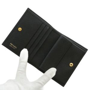 プラダ PRADA 1MV204 二つ折り 財布 サフィアーノレザー 三角 トライアングル ロゴ プレート ゴールド金具 黒 ブラック /XZ ■OH ■GY13 レディース