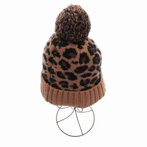 ナイキ NIKE NSW カフド POM フューチュラ ビーニー ニットキャップ 帽子 総柄 茶 ブラウン DM8403-256 /HO レディース