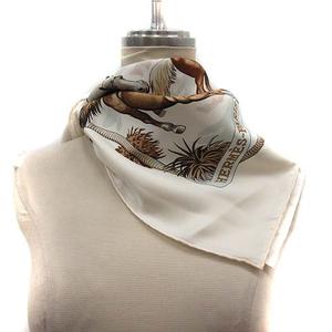 エルメス スカーフ カレ90 LES MUSTANGS 野生馬 シルク ホワイト エルメス スカーフ カレ90 LES MUSTANGS 野生馬 シルク ホワイト