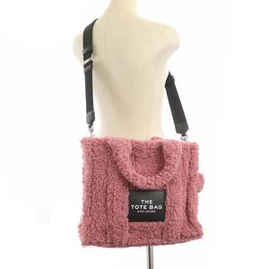 マークジェイコブス MARC JACOBS THE TEDDY SMALL TRAVELER TOTE BAG  