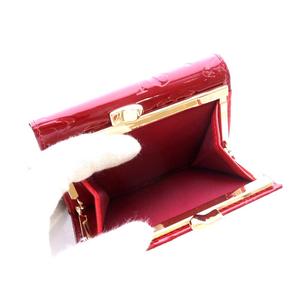 未使用 Vivienne Westwood 赤紫 エンジ 二つ折 がま口 未使用 Vivienne Westwood 赤紫 エンジ 二つ折 がま口 - メルカリ