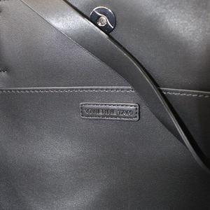 ヴィヴィアンタムVIVIENNETAMレザー龍パンチングトートバッグ黒通勤通学に ヴィヴィアンタムVIVIENNETAMレザー龍パンチングトートバッグ黒