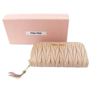 人気No.1カラー miu miu ミュウミュウ マテラッセ キーケース 6連 ミュウミュウ キーケース 6連 キーフック マテラッセレザー matelasse