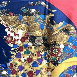 【稀少美品】シャネル　スカーフ　大判　シルク　ココマーク　宝石　地球儀柄 CHANEL 大判スカーフ シルク100％約89×89☆ココマーク 、宝石柄
